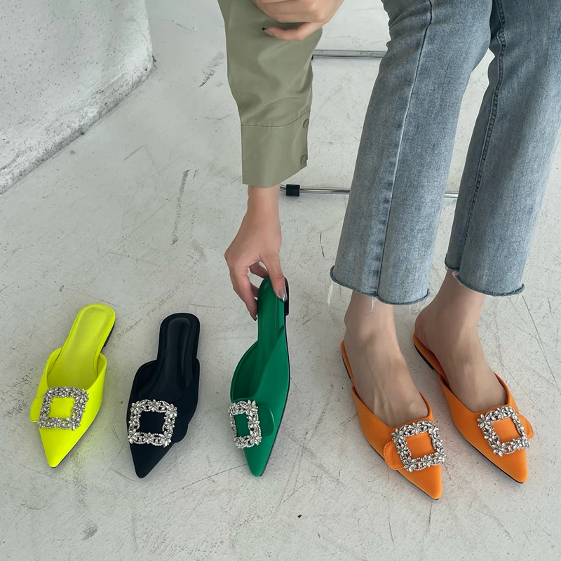 

2022 Spring Women Pointed Toe Slipper Fashion Crystal Buckle Slip On Mules Shoes Ladies Casual Flat Heel Outdoor Slides