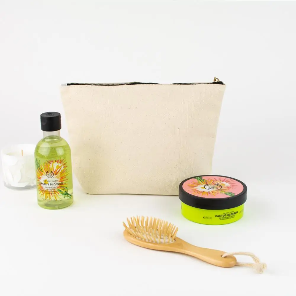 

12 OZ Canvas Lady Toiletry Bag With Metal Gpld Zipper, Beige color
