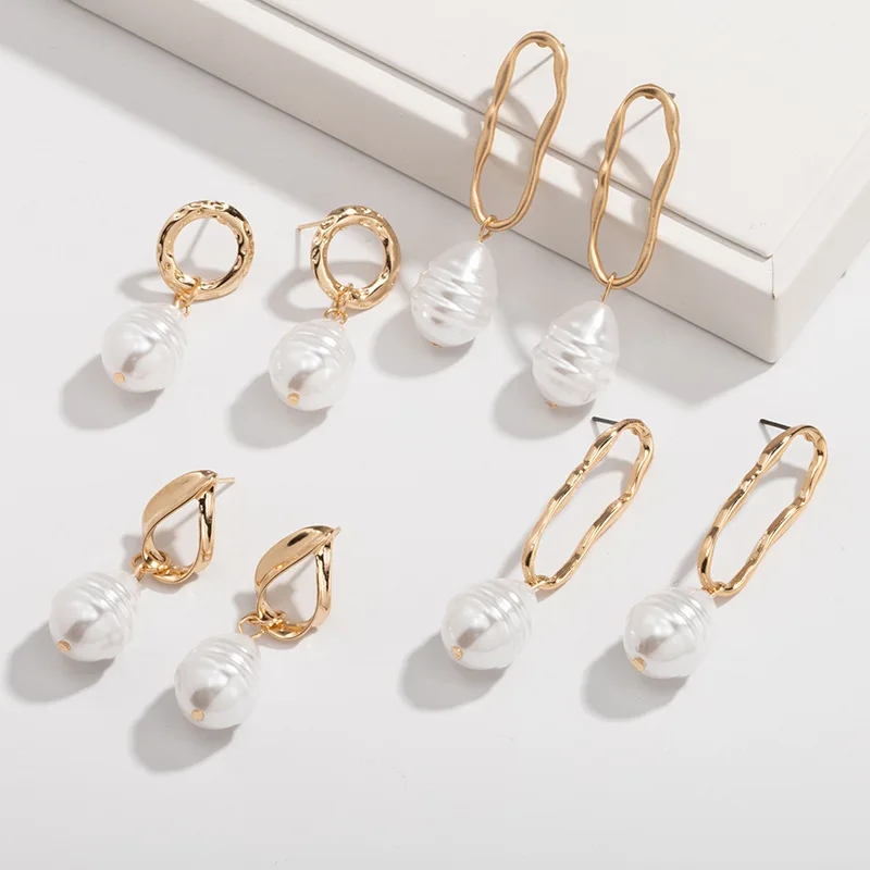

Super September European 18k Gold Plating Freshwater Pearl Geometric Circle Stud Earrings Irregular Baroque Pearl Stud Earrings