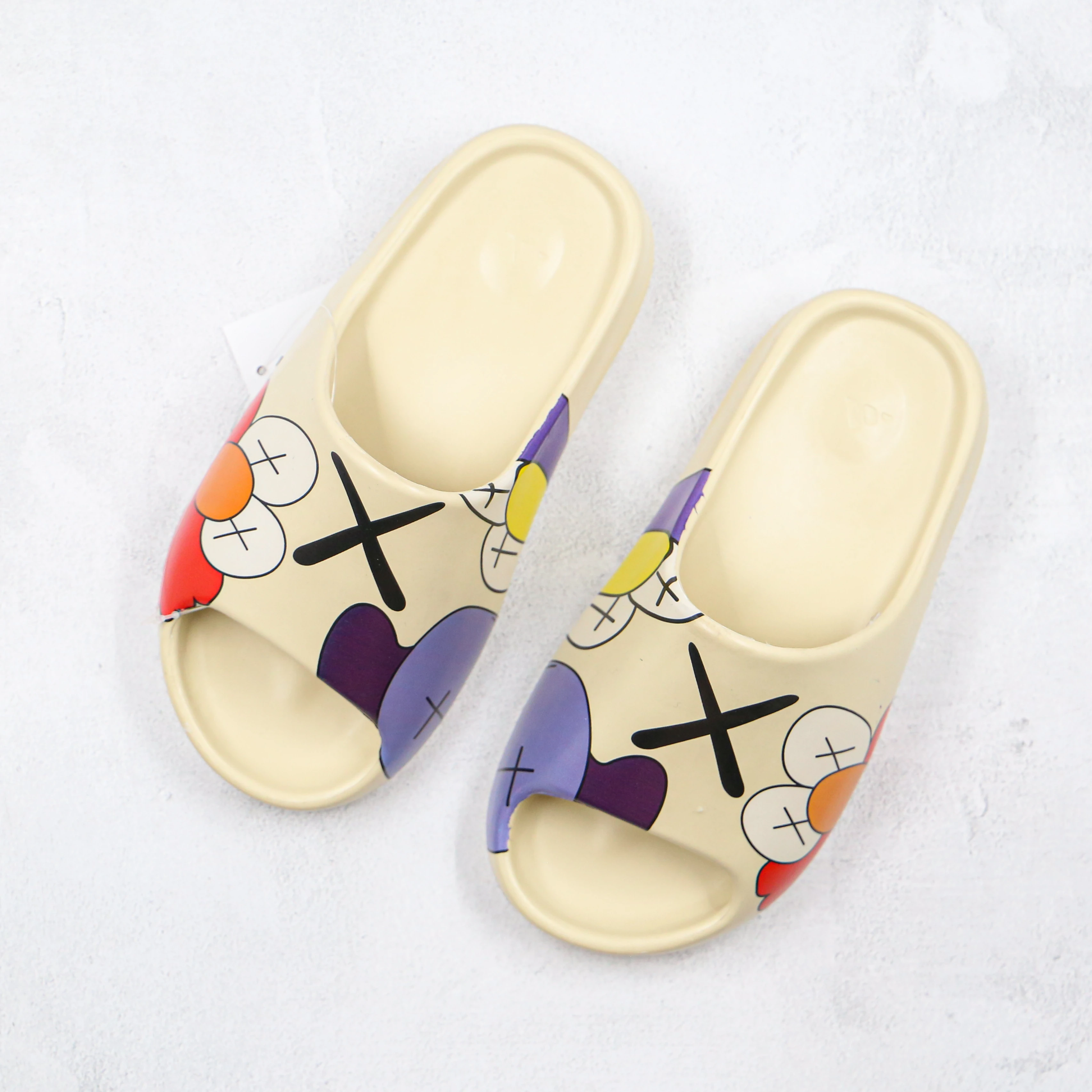 

2021 yeezy slides custom candy color wholesale unisex slippers beach flip flops