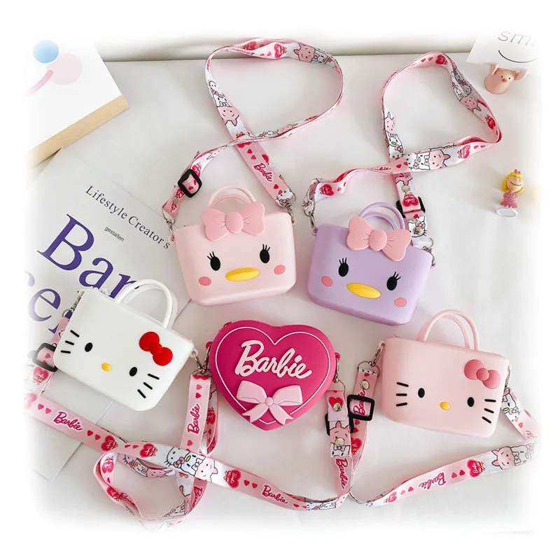 

2021 girl portable messenger bag earphone storage pink girl heart summer new children's one-shoulder diagonal silicone bag