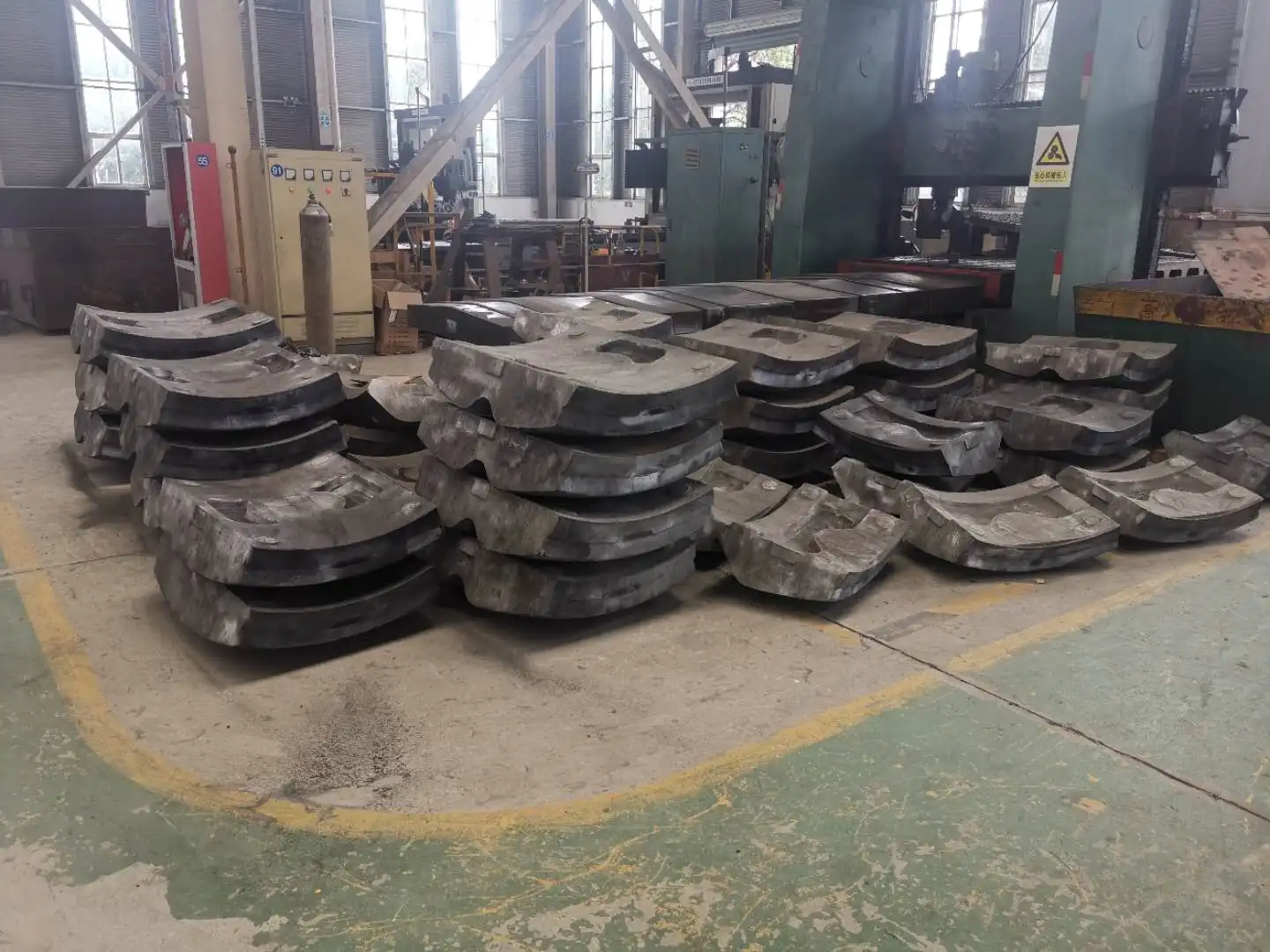 
High chromium steel casting Vertical Mill wear parts grind mill roller sleeve tires 