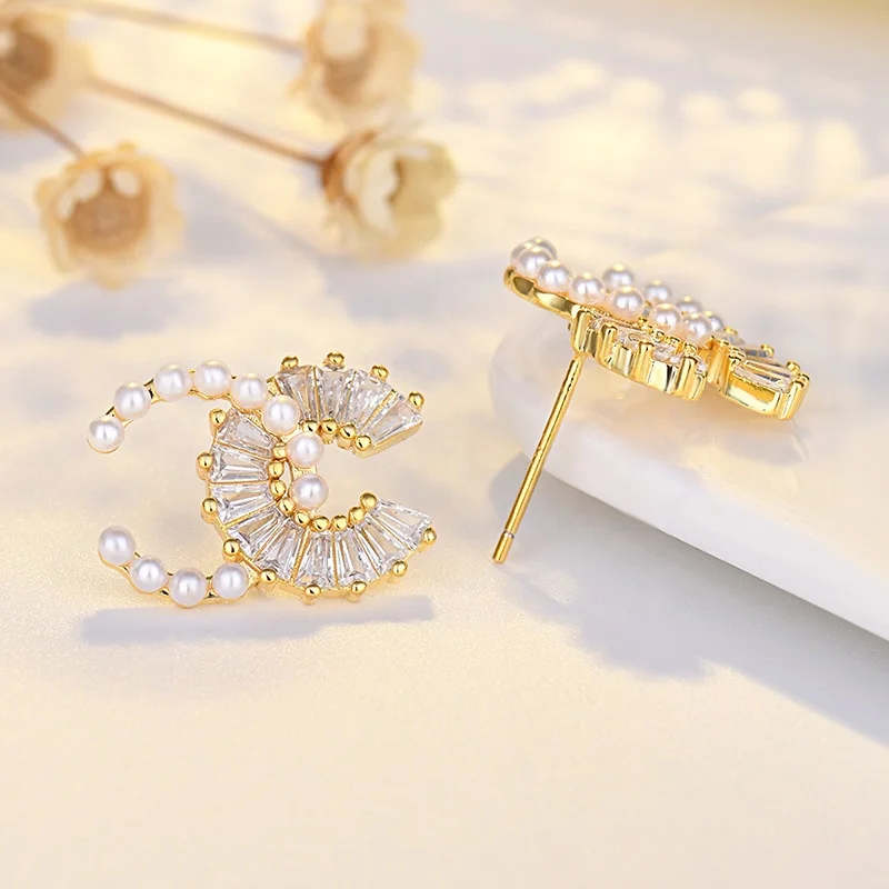 

New trend 14K gold 18K gold electroplating letter C earrings hot selling pearl diamond earrings ladies earrings jewelry, Picture shows