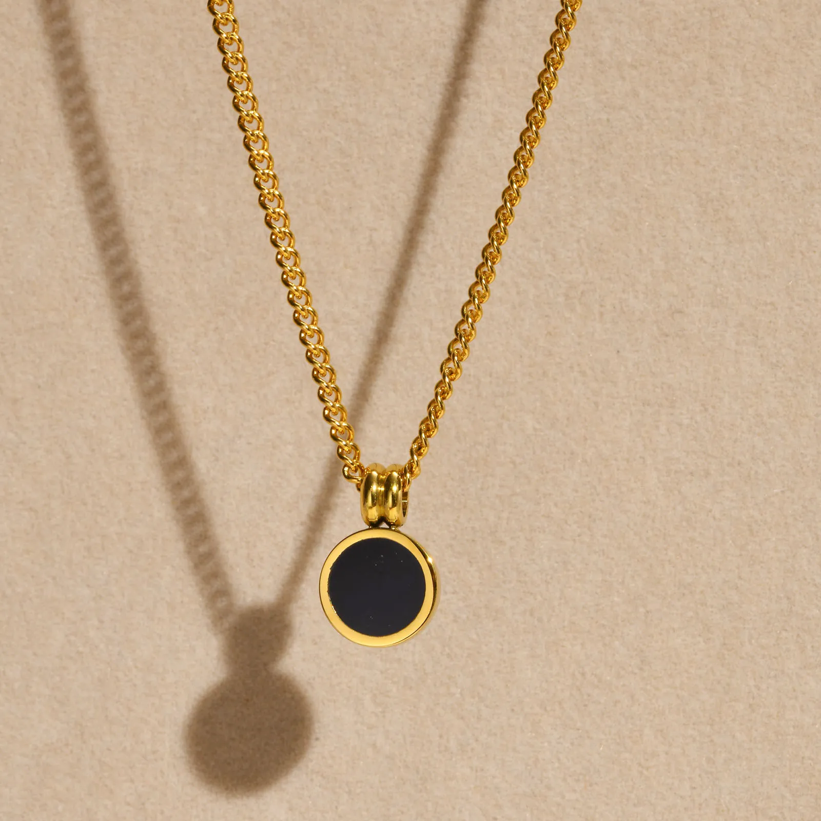 

Wholesale Price Gold Plated Necklace Stainless Steel Black Circle Agate Pendant Necklace for Unisex