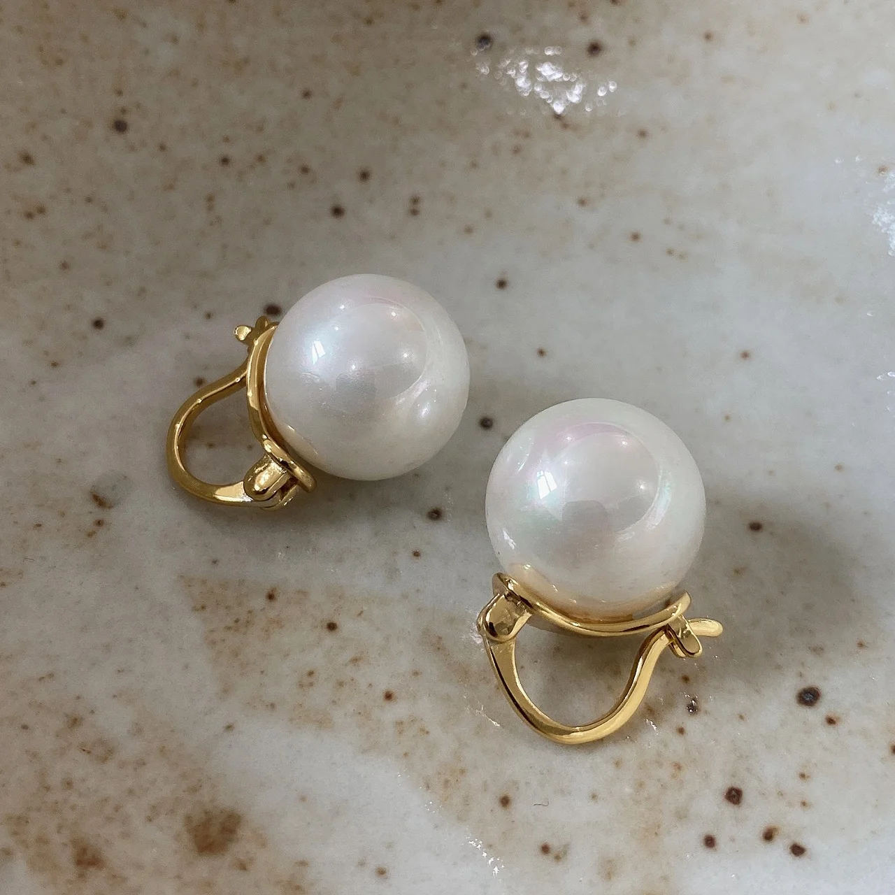 

Classic 925 sterling silver simple INS sweet big shell beads small gold buckle hoop earrings for women