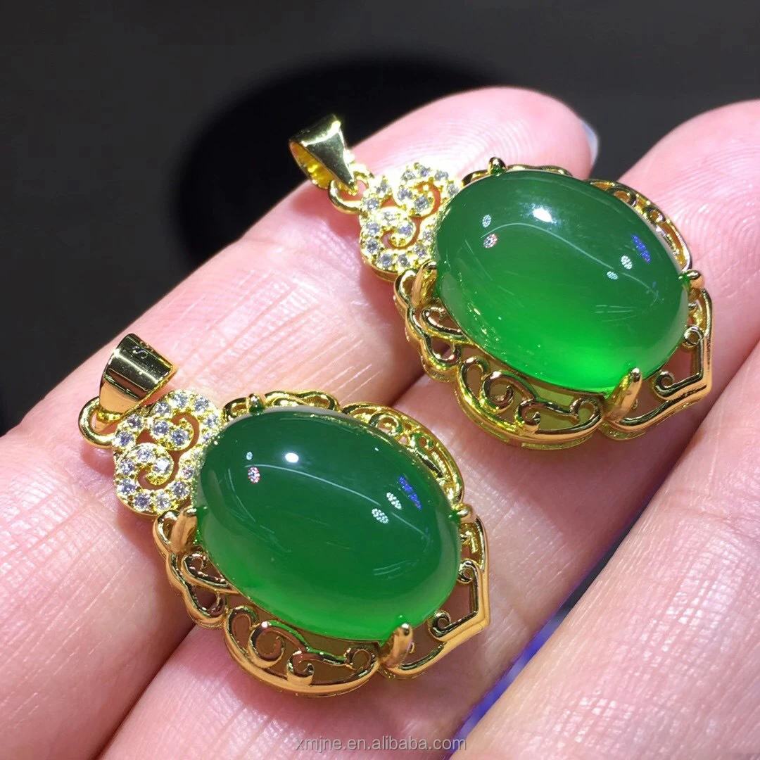 

Green Chalcedony Agate Inlaid Pendant Ice Green Fluorescence Electroplating 18K Golden Golden Color Clean And Beautiful