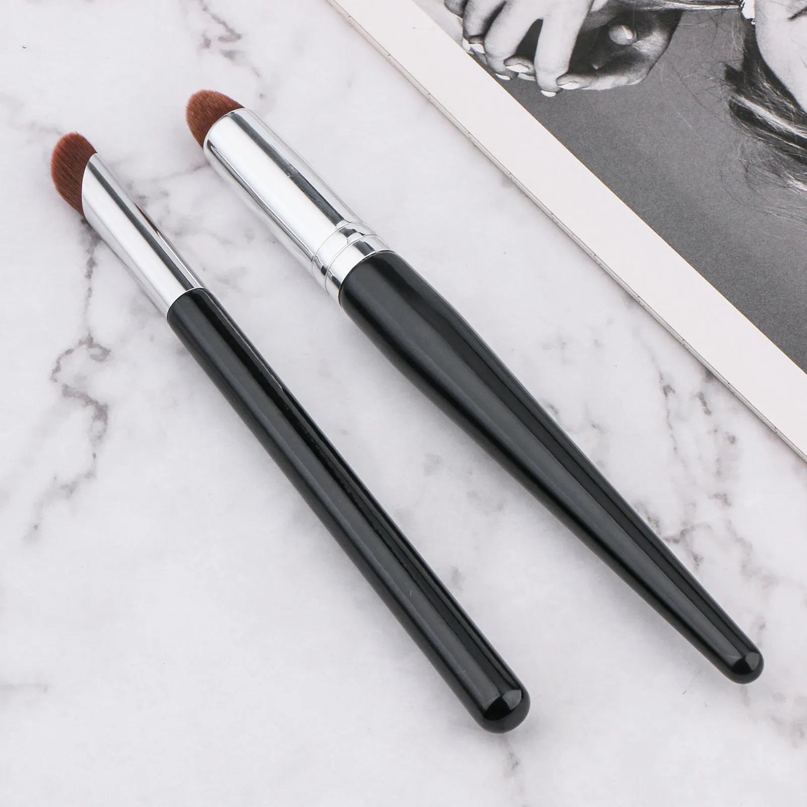 

2 Pcs Under Eye Angled Flat Concealer Makeup Brush Cosmetic Make Up Brush Top Kabuki Brush Sets with Synthetic Bristles