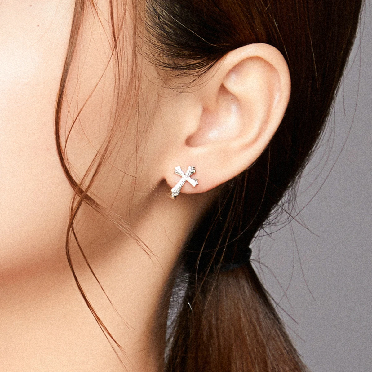 

2020 New Jewelry 925 Silver Vine Cross Stud Earrings Wholesale For Women