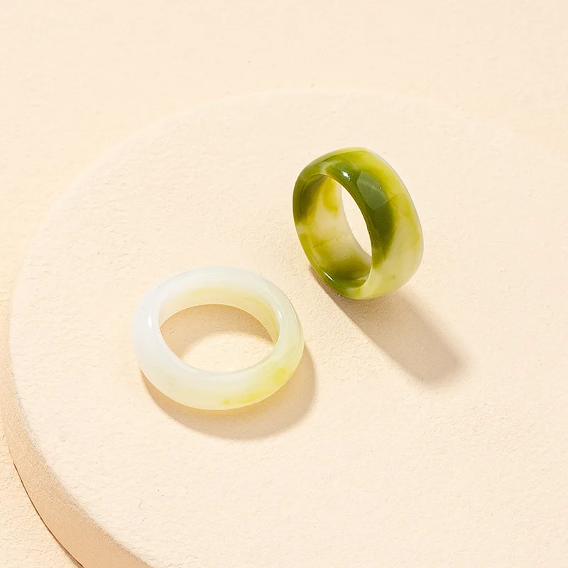 

2 PCS 2021 Summer Green Acrylic Band Rings Colorful Resin Rings For Party