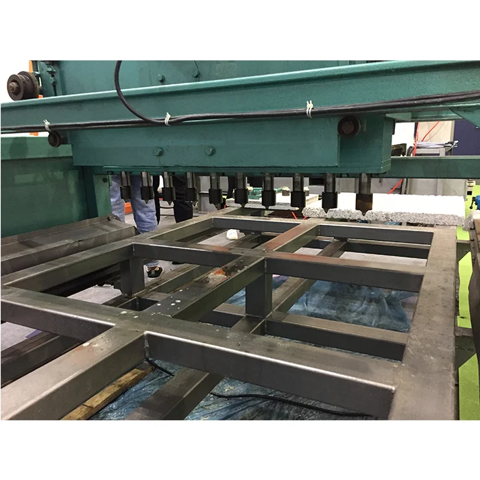 M&aacute;quina autom&aacute;tica para fabricar superficies con hacha para cortar piedra