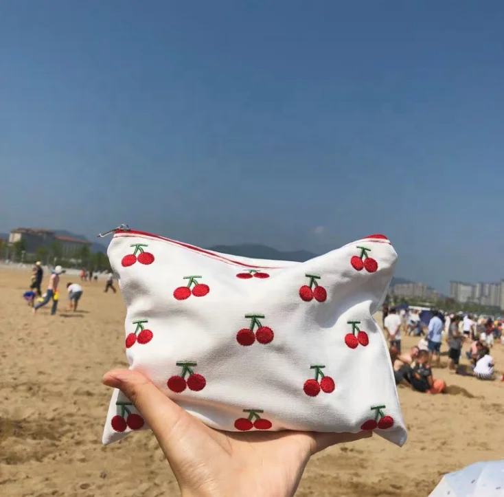 

Wholesale Custom Logo Printed Organizer Gift Cotton Canvas Pouch Strawberry Toiletry Travel Makeup Cosmetic Bag