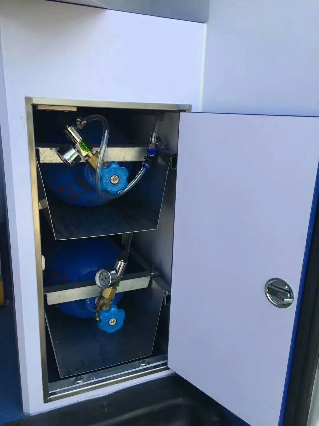 Oxygen Bottle.jpg