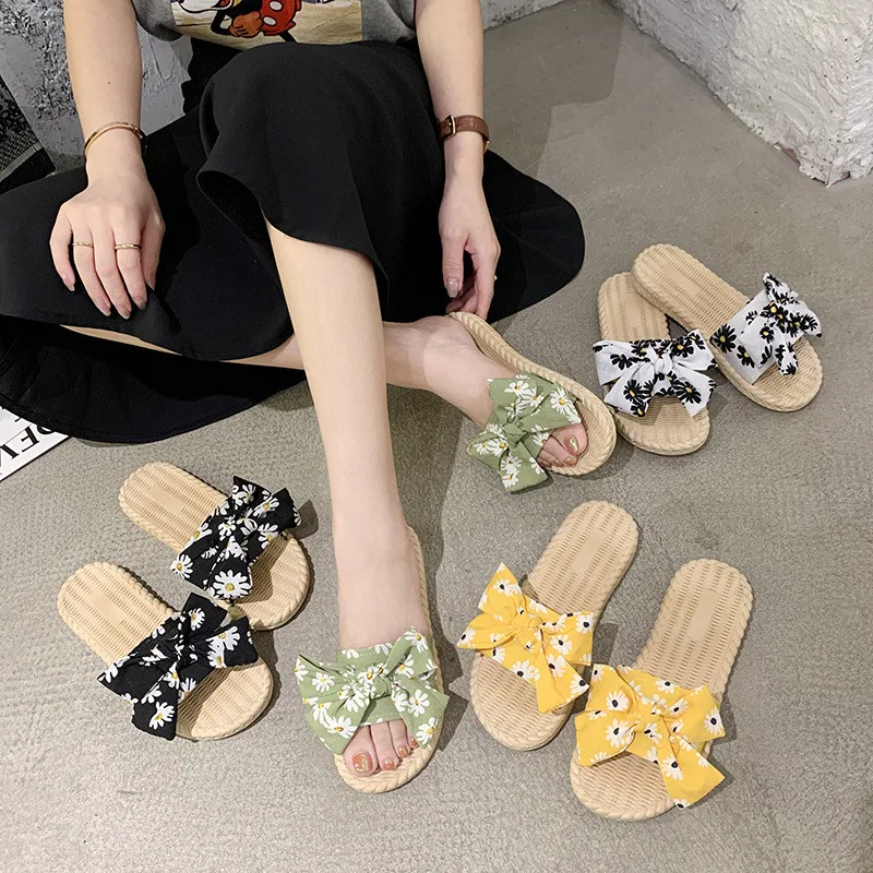 

Printed Chrysanthemum Flowers Woman Girls Fresh Bow Cool Lovely Heart Summer Sandals Slippers