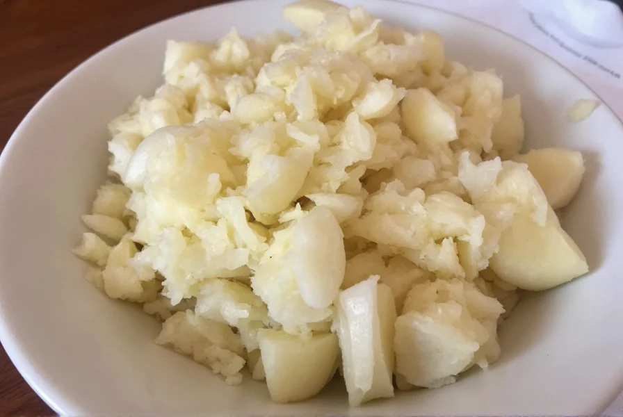 Comparison of fresh minced garlic versus jarred garlic in measuring spoon