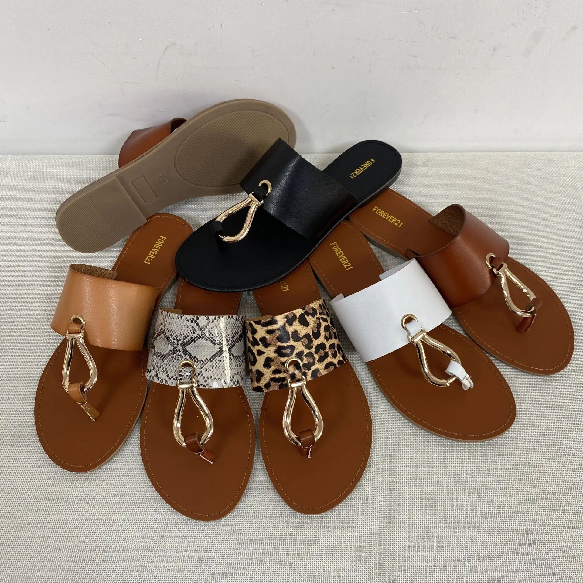 

2021 Hot Style Fashion Open-toed Contracted Wear slippers MS32