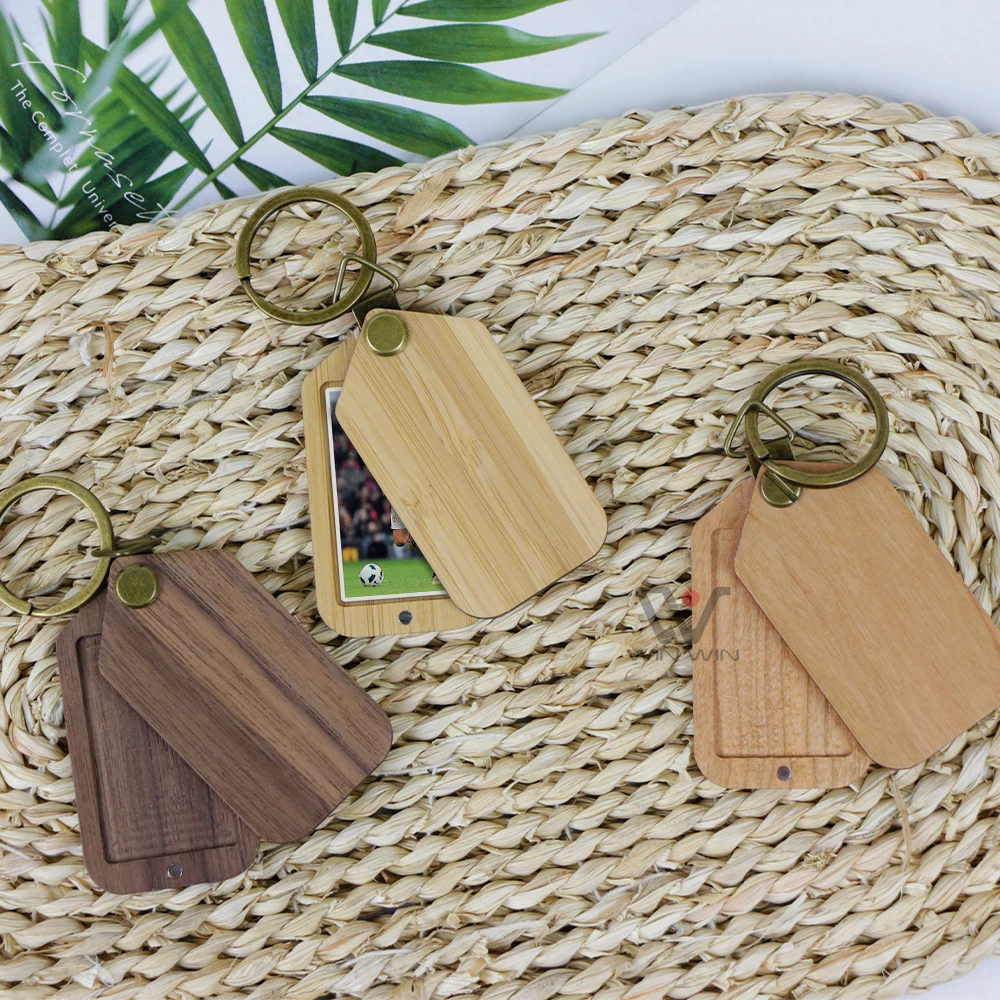 

2022 Newest Wooden Keychains Picture Fram Flip Magnetic Customize Engraving Print Gift Souvenirs Keychain