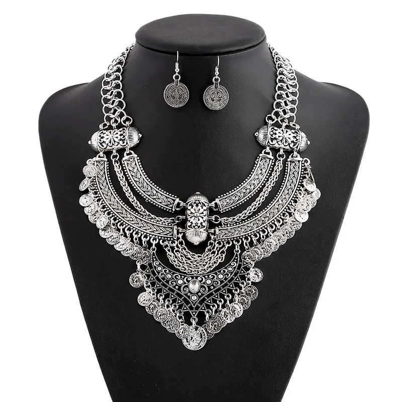 

Factory direct fashion coin retro style crescent tassel thick chain short clavicle necklace