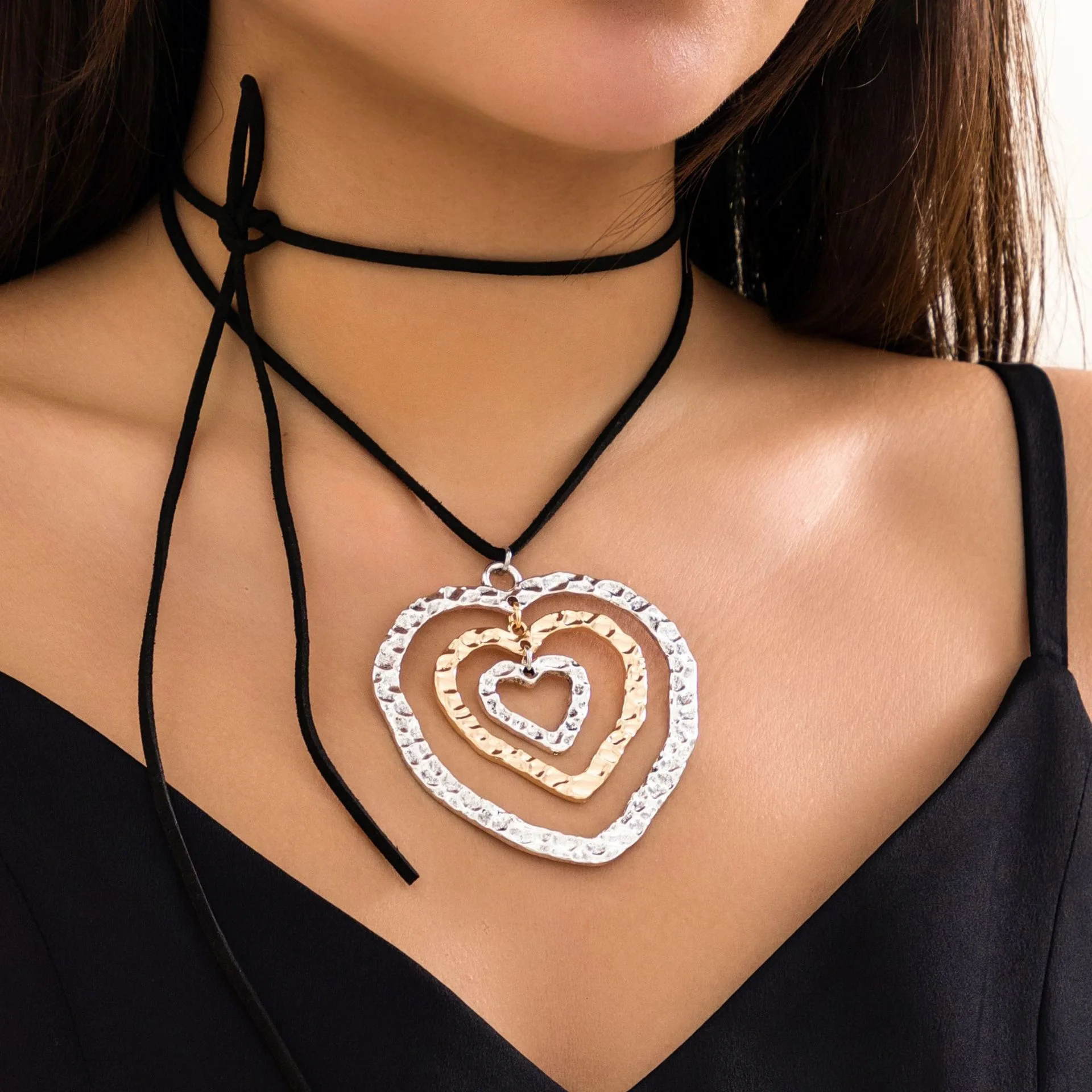 

2024 new styles fashion Cool girl cuban Beat pattern heart choker necklace for woman