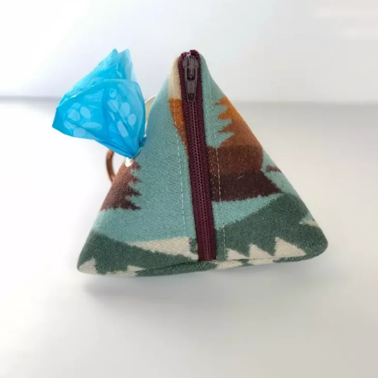 

Low MOQ Dog Poop Bags Holder Triangle Poop Bag Dispenser Fabric Waste Pouch Holder, Blue & custom