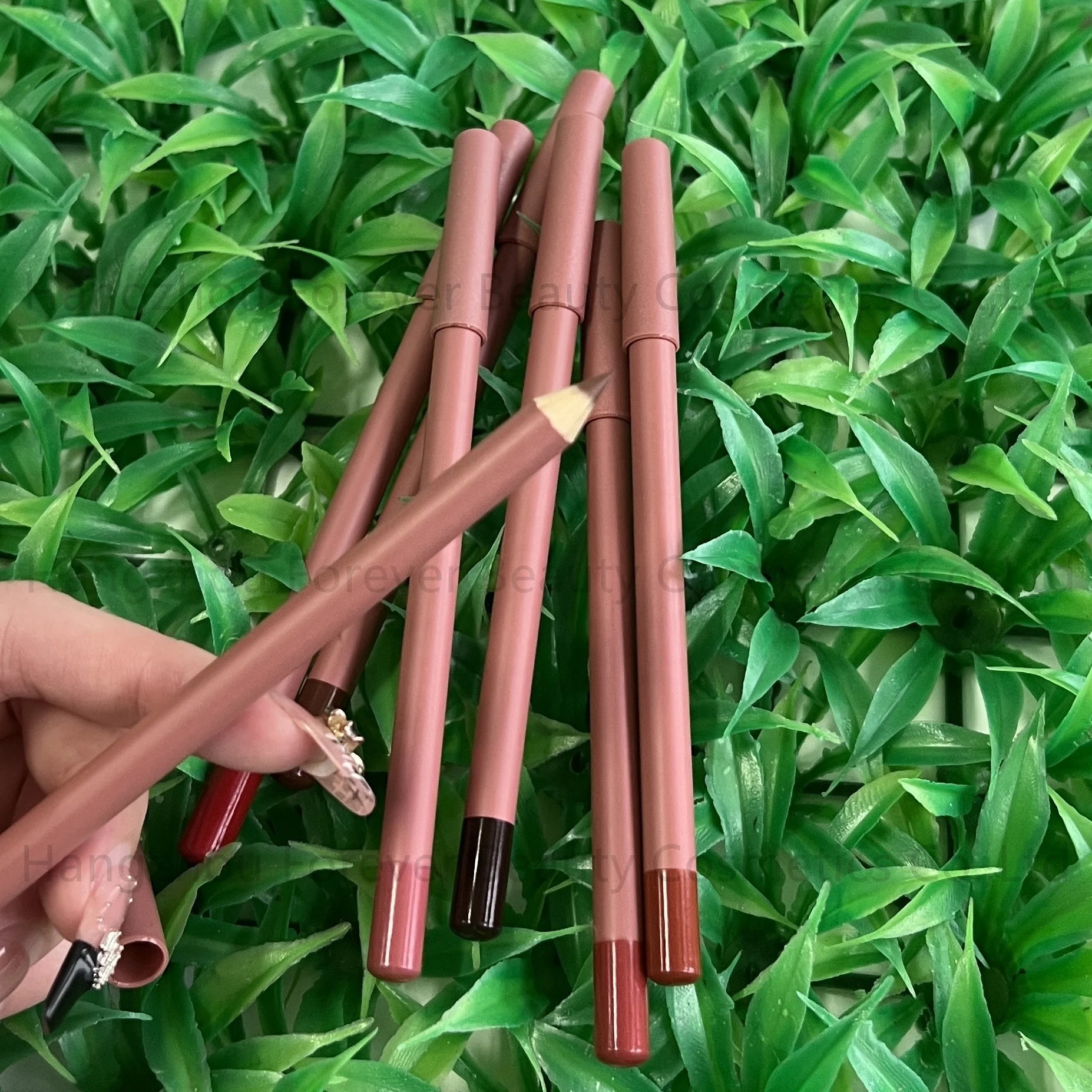 

Creamy matte 7 colors waterproof sharpenable lip liner pen with your logo
