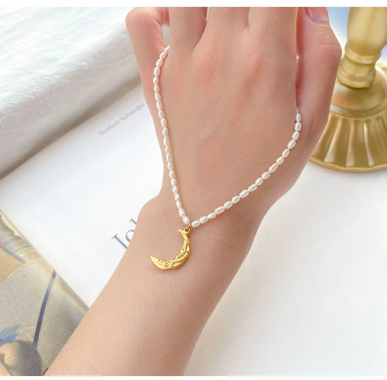 

Elegant Dainty Women Jewelry Stainless Steel 18K Gold Plated Moon Pendant Necklace Natural Baroque Freshwater Pearl Necklace