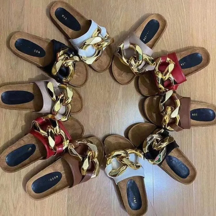 

2021 new spring and summer ladies slippers big gold chain leather slippers fashion outer wear sandals flat shoes, Picture