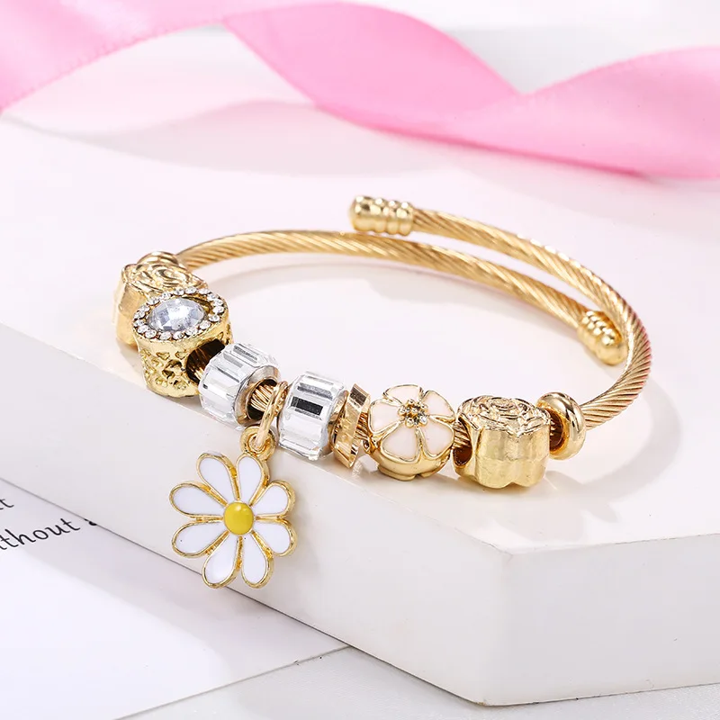 

Gold Plated Stainless Steel Daisy Flower Charm Bangle Adjustable Crystal Beaded Flower Charm Bracelet For Girls