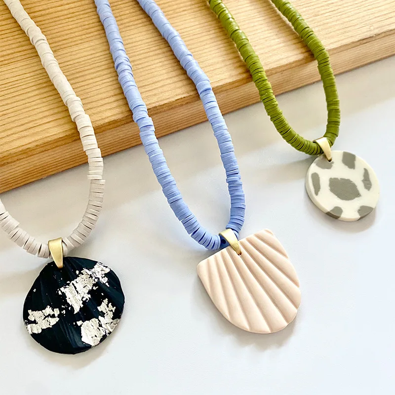 

OUYE Summer new Holiday beach jewelry female handmade hit color shell-shaped ocean wind clay soft clay necklace wholesale