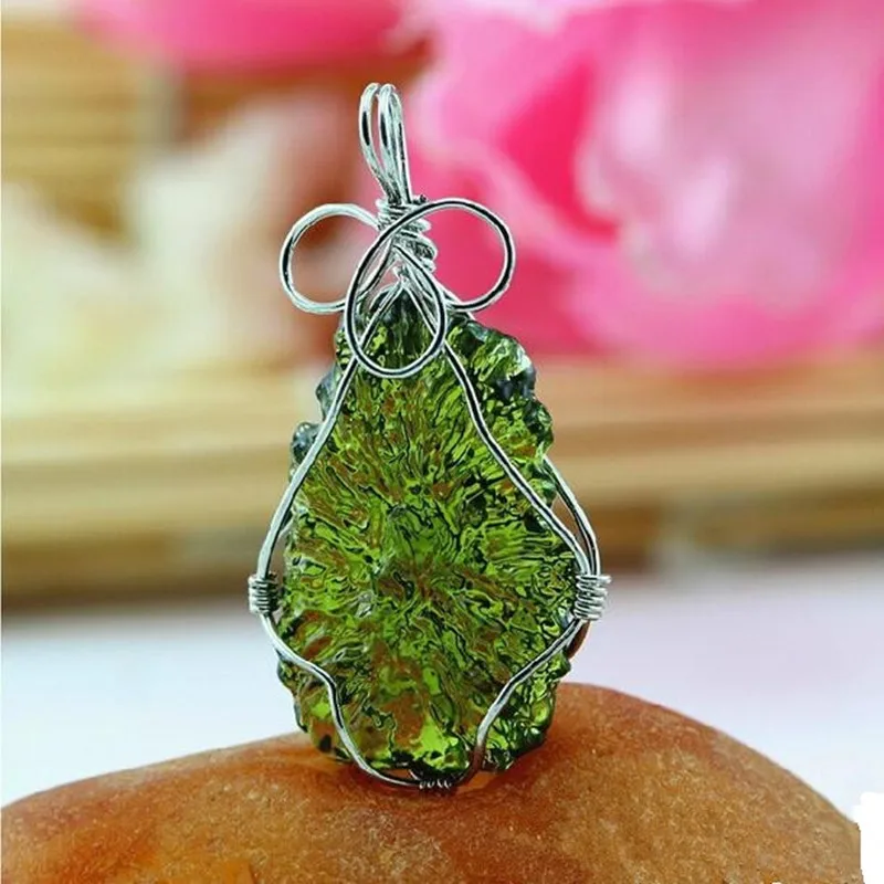 

Moldavite green aerolites crystal stone pendant energy apotropaic free rope Necklace Health From Czech stony meteorite