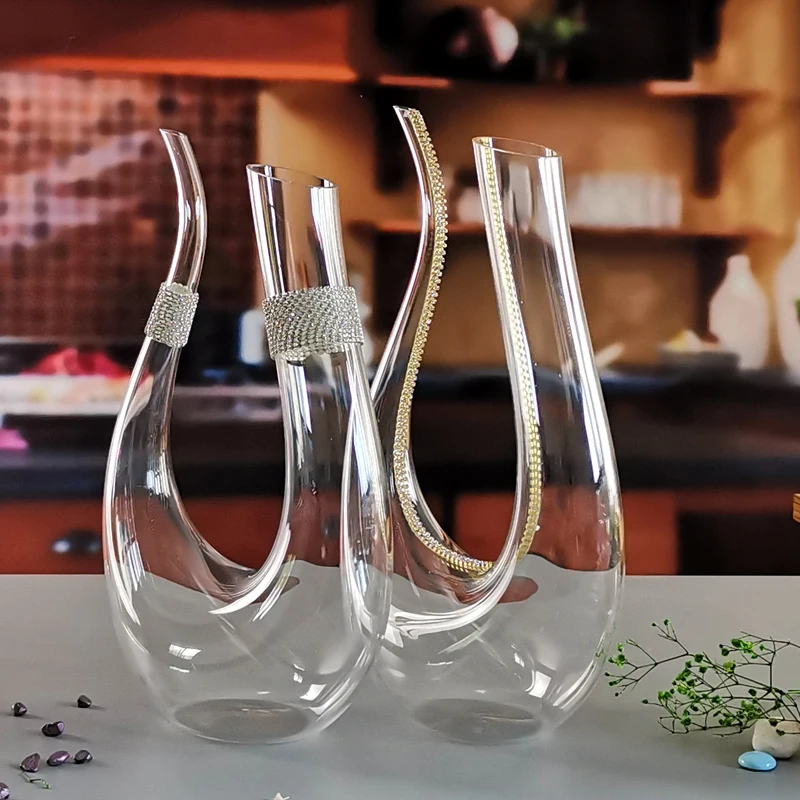 

Customized Crystal Wine Decanter With Gold/Silver Diamond Chains, Clear