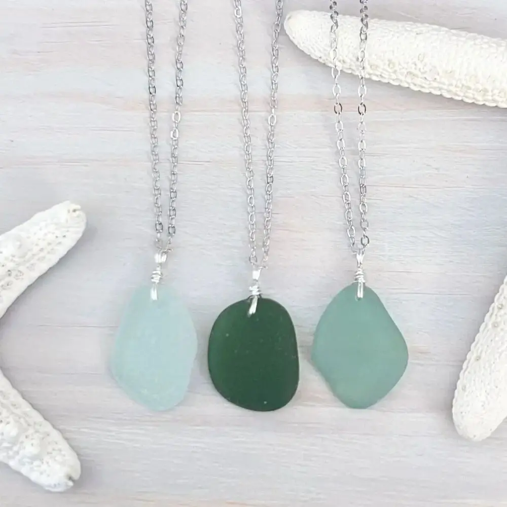 

Environmental Ocean Blue Colored Stone Floating Sea Glass Beach Pendant Necklace Customized Logo Women's Jewelry