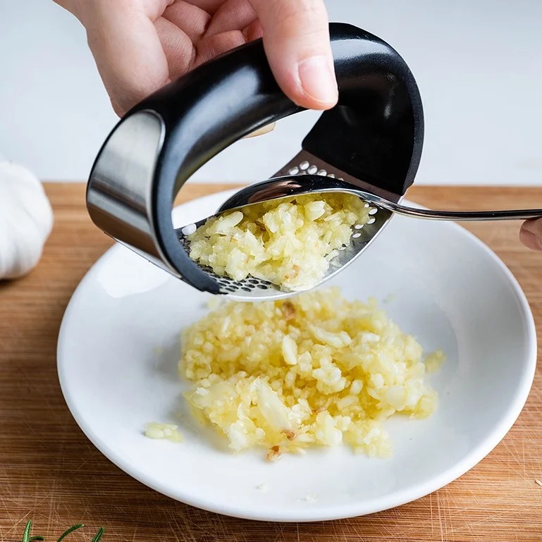 

High Quality Kitchen Gadgets Manual Stainless Steel Ginger Garlic Press Crusher Tool With Ergonomic Handle