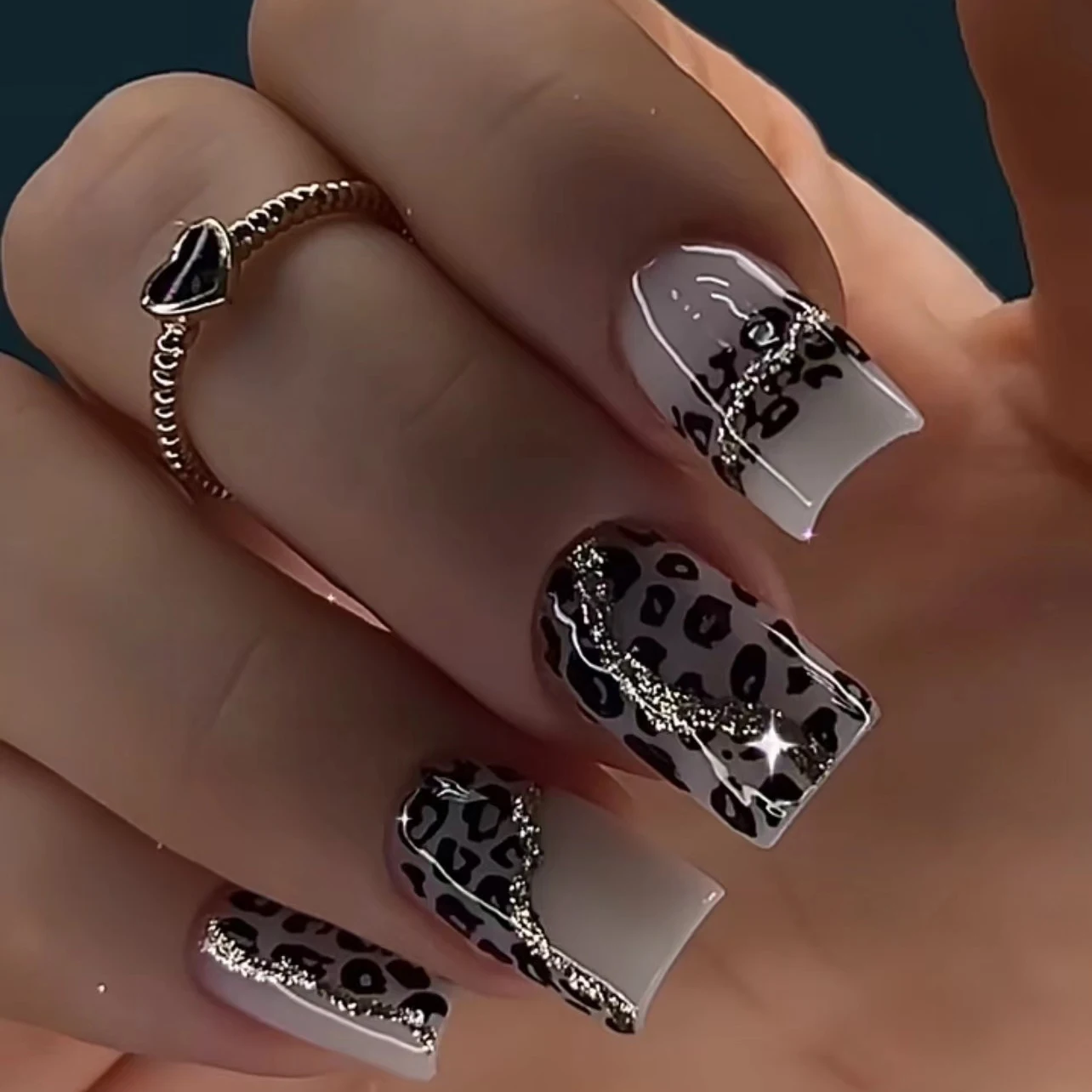 24 Pcs Gray Leopard Print High-end Short square Type Art Acrylic Press on Nails Artificial Fingernails False Nails 3582