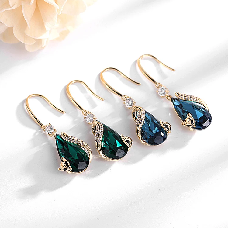 

Factory Direct Price Copper Inlaid Zircon Electroplating Process 14k Real Gold Little Fox Crystal Earrings