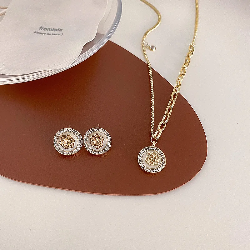 

2021 trendy fashion gold plated flower chain necklace