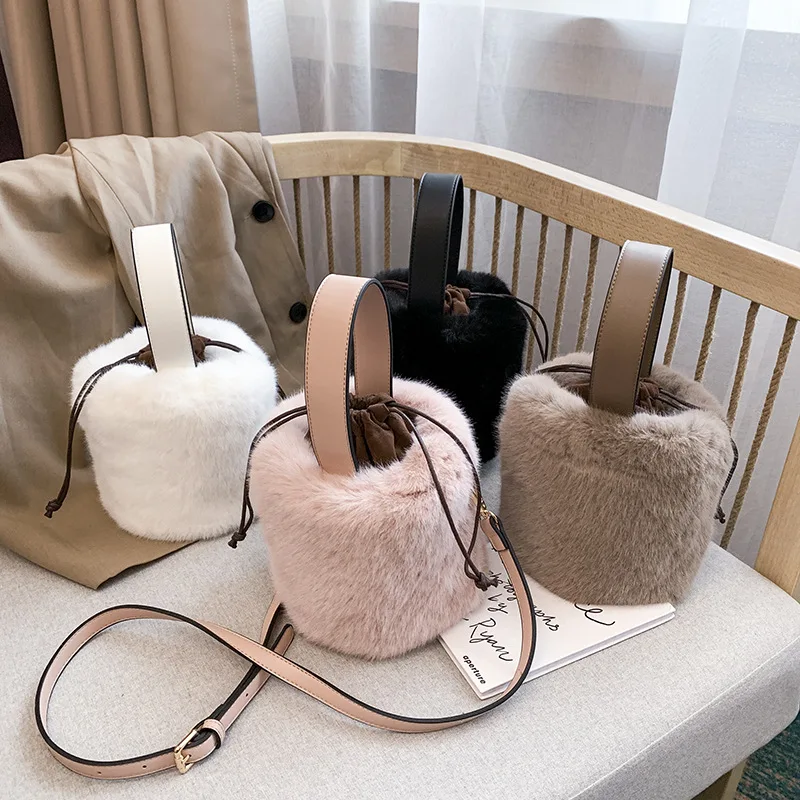 

2021 winter popular plush bag round faux fur handbags ladies bucket purses