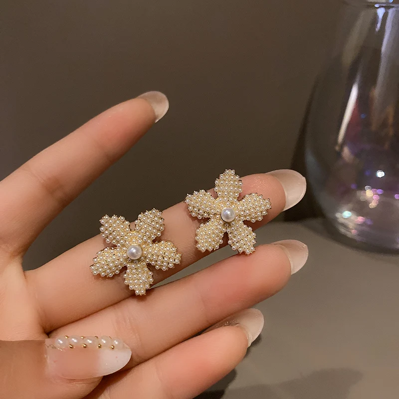 

trendy fashion pearl flower statement earring women