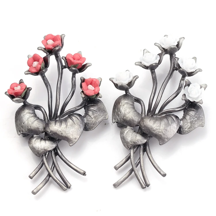 

Temperamental Pink White Flowers Leaf Brooches Classic Retro Original Brooch Pins Plant Jewelry Accessories