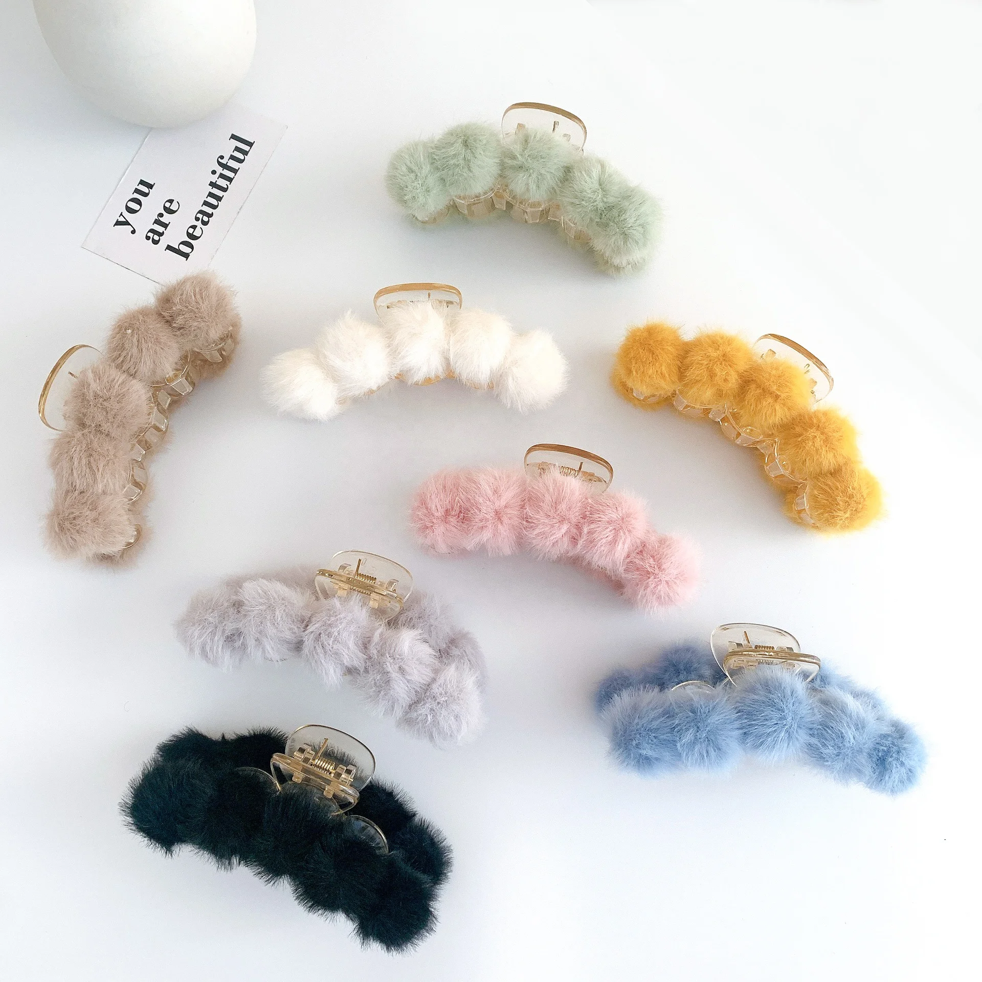 

MIO 2024 New Design Autumn Winter Fluffy Hair Clips Claw For Girls Fur Plush Ball Women Plastic Big Hair Claw