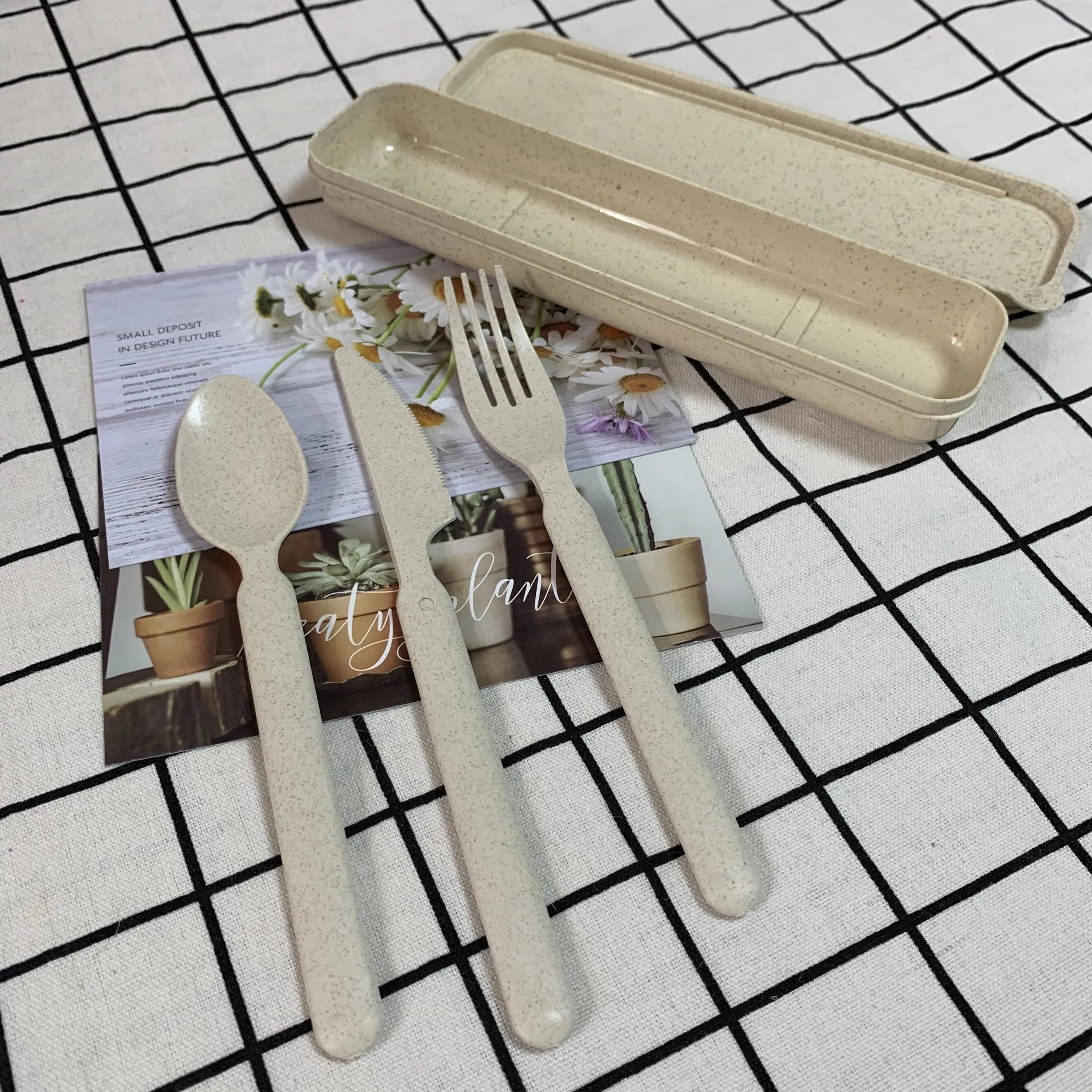 

China Supply Food Grade Portable Camping Picnic Tableware Wheat Straw Cutlery, Blue, pink, green,brown