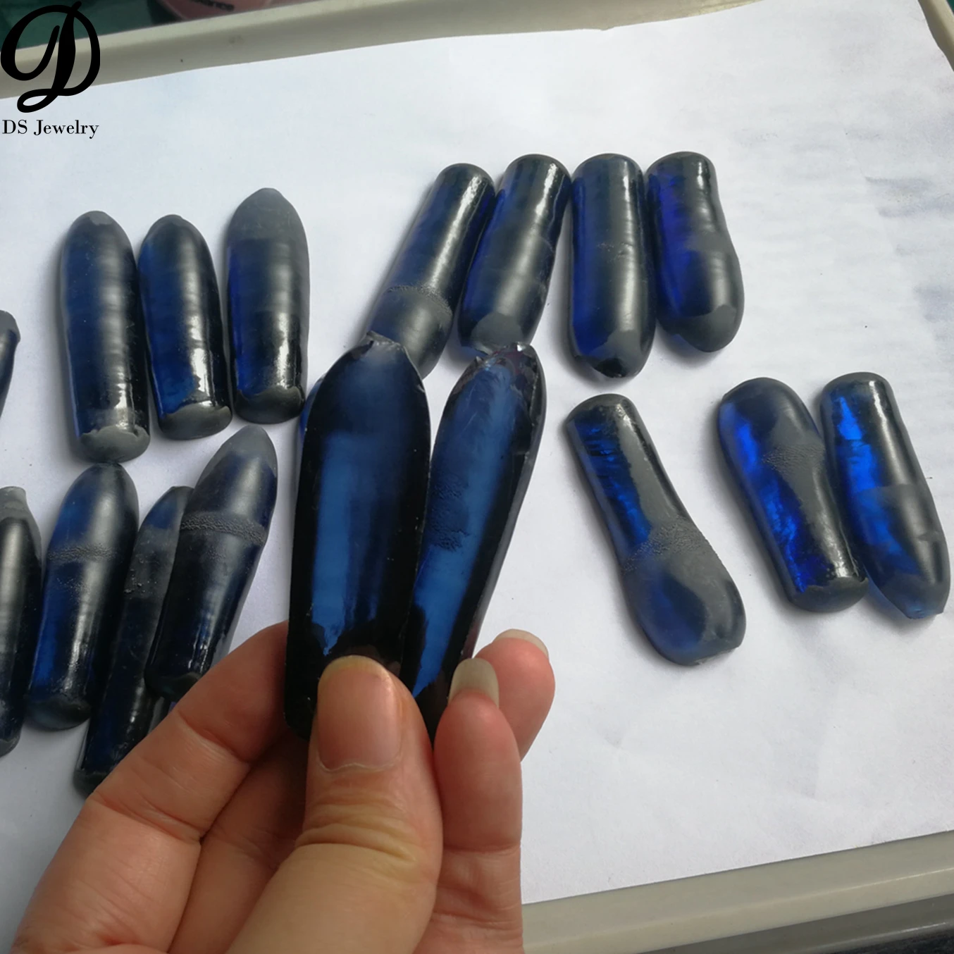 

Loose gemstone material uncut 33# corundum rough blue sapphire