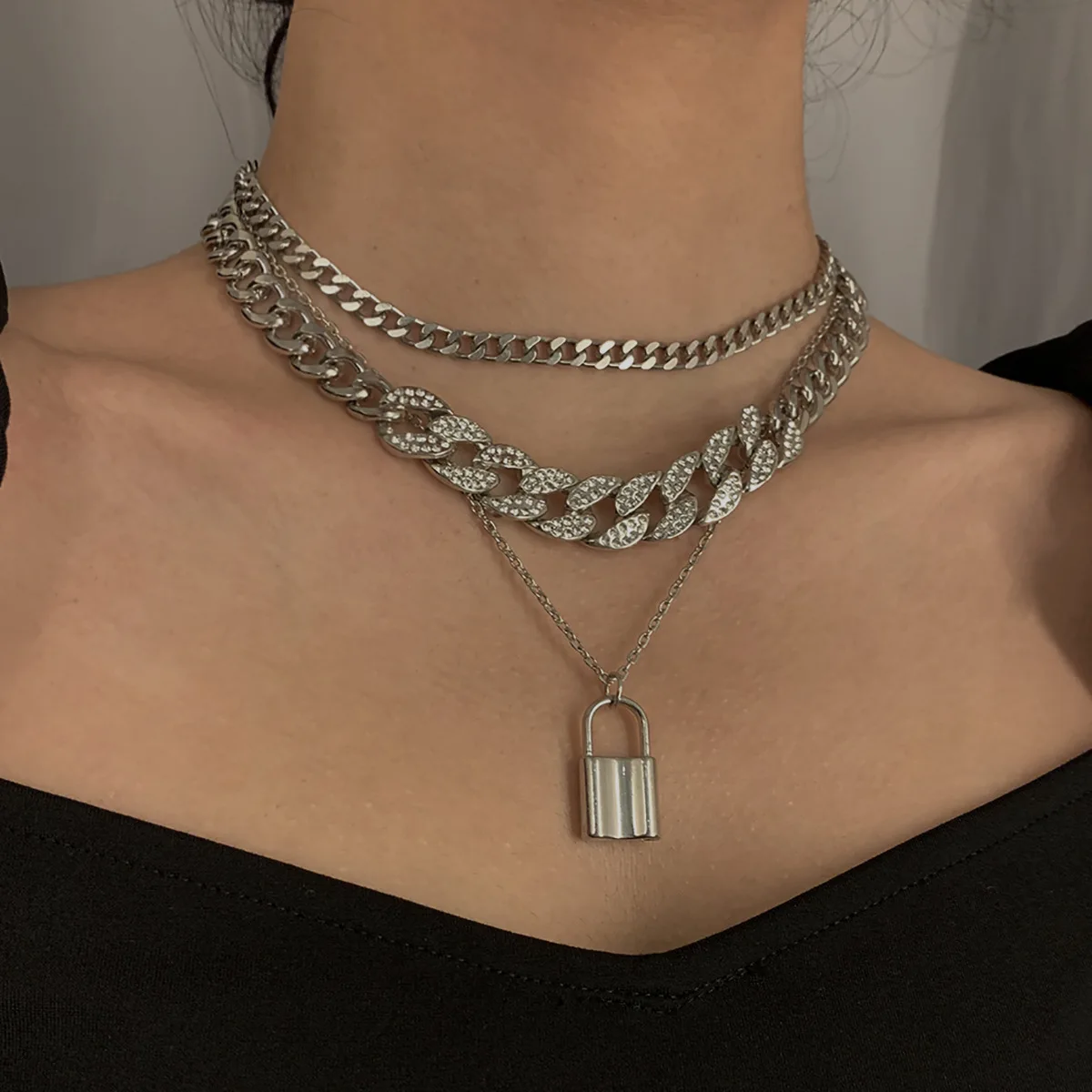 

Women Punk Exaggerated Iced Out Crystal Cuban Chain Necklace Antique Silver Plated Cuban Chain Lock Pendant Necklace