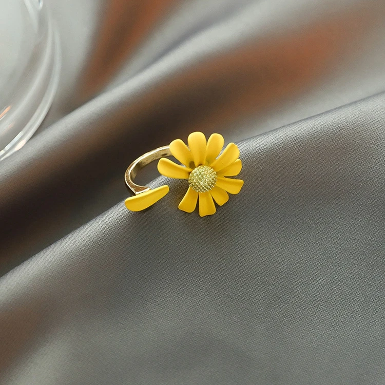 

Fashion Hot Female Cuff Jewelry Metal  Flower Green White Daisy Women Rings Wedding Bands or Rings Engagement Trendy, As shown