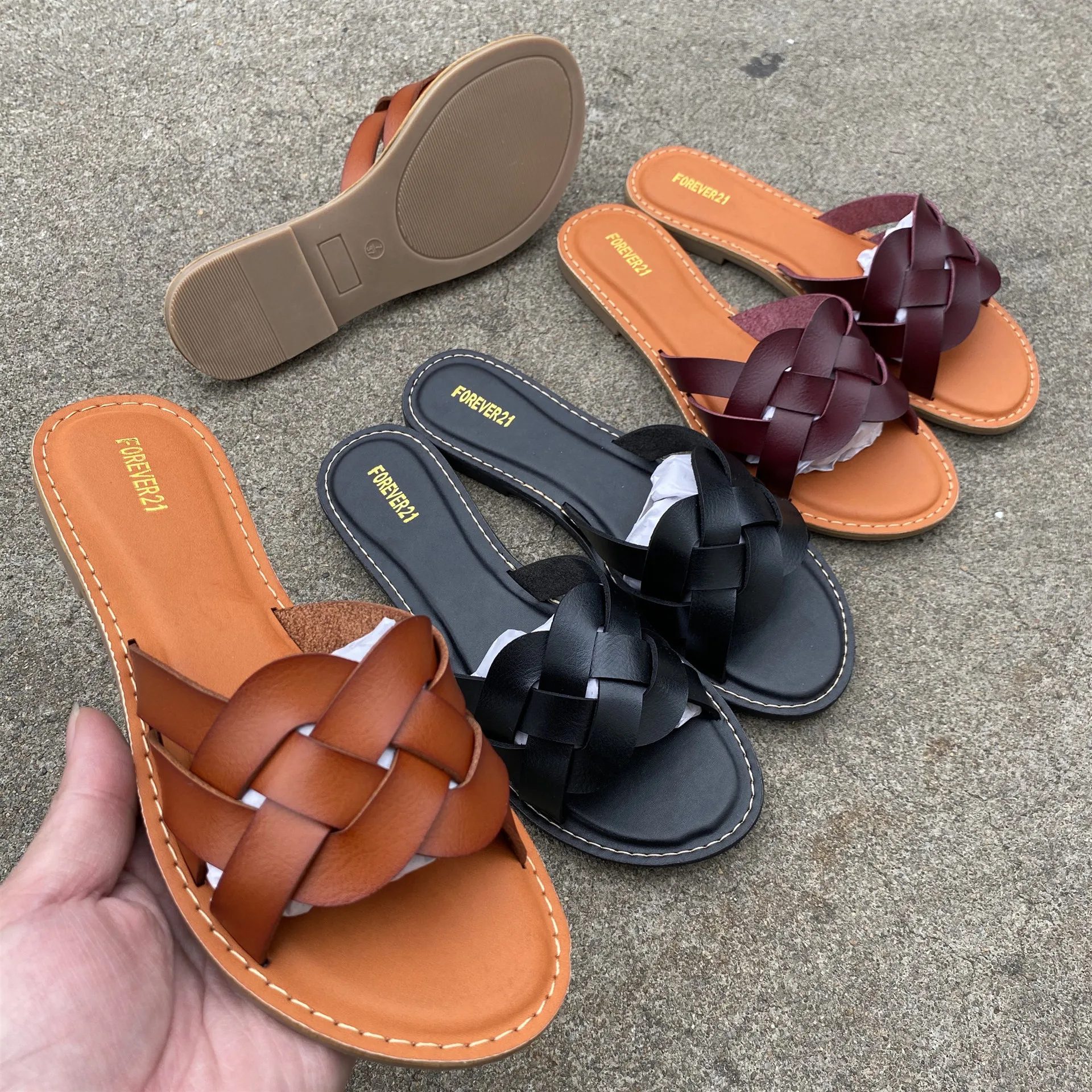 

2020 fashion retro leather soft bottom women's slippers new spring and summer strap open toe large size flat slippers