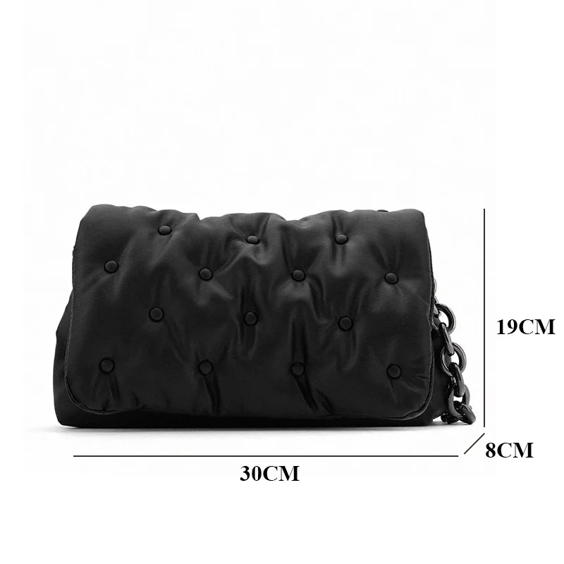 purse with big chain