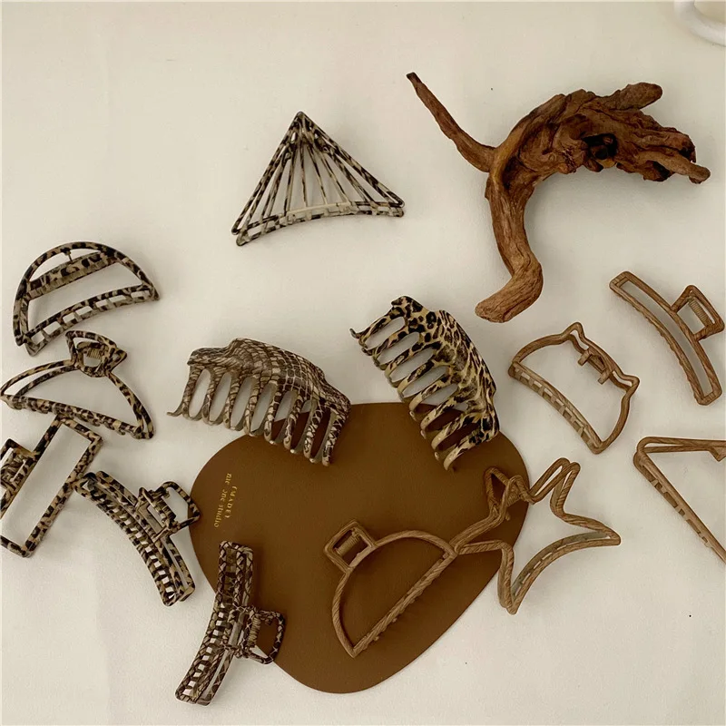 

New Korean fashion retro alloy snake-print leopard-print hairpin hair-grabbing temperament geometric wood-grain grasping clip, Colorful