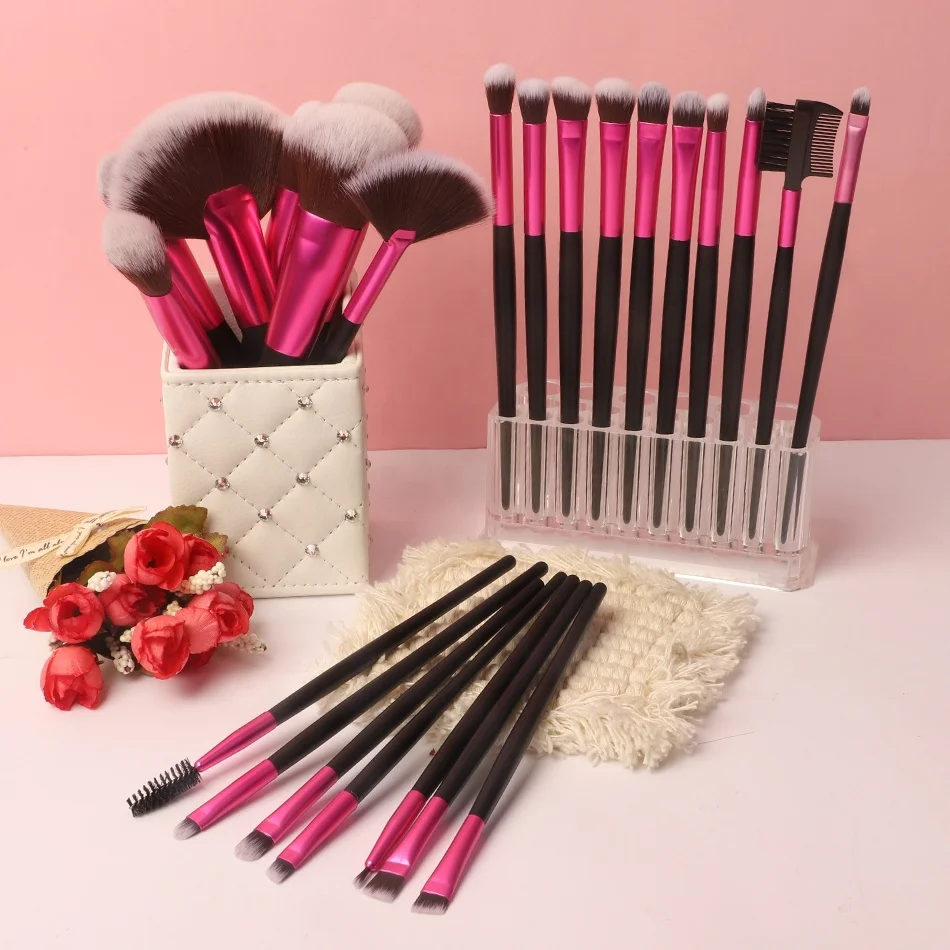 

2022 Wholesale New Cosmetic Low Moq Professional Logo Cruelty Free Vegan Custom Private Label Cosmetic Make Up Brushes With Bag