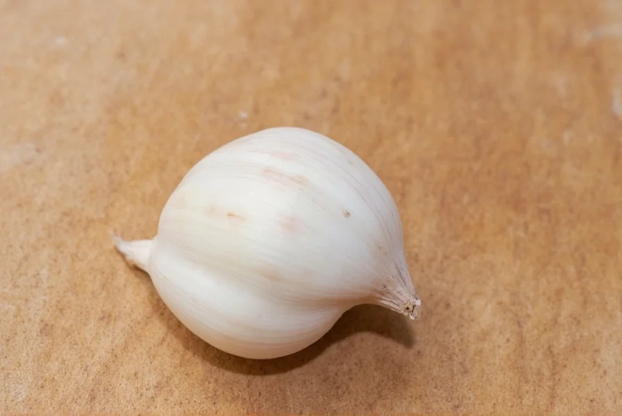 Visual comparison of garlic clove sizes and their minced equivalents