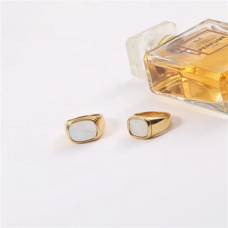 

Minimalist Stainless Steel Jewelry Women White Color Shell Ring Gold Plated Titanium Ring, As the picture