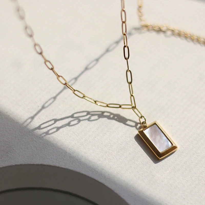 

2021 Stainless Steel Paper Clip Chain Trendy Mother Of Pearl Pendant Gold Plated Necklace, 18k gold